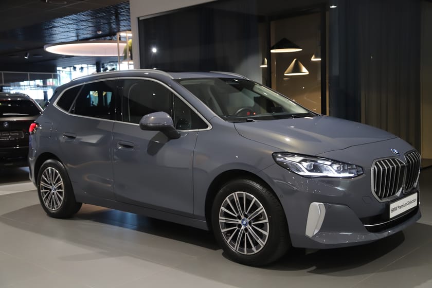 Bild 1 av BMW 230e xDrive Active Tourer / PANO / Läder / HUD / HK