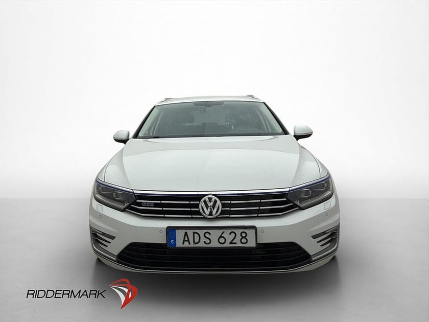 Bild 2 av Volkswagen Passat Variant GTE Kamera Drag Värmare CarPlay Halvskinn