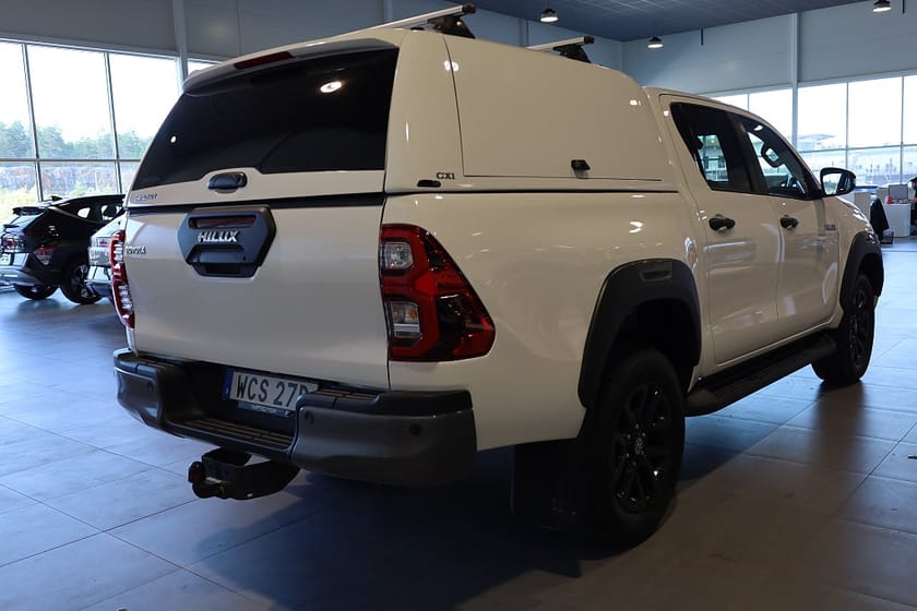 Bild 4 av Toyota Hilux Dubbelhytt 2,8 MHEV 204hk Invincible 4WD Flak/Kåpa Moms