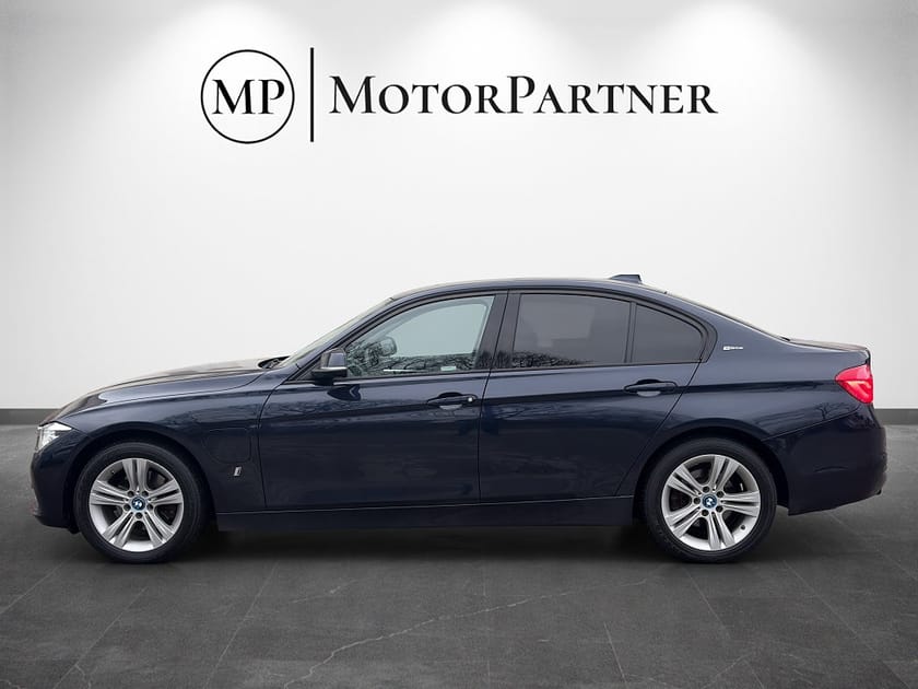 Bild 4 av BMW 330e Sedan Steptronic Sport line Navi Skinn 252hk