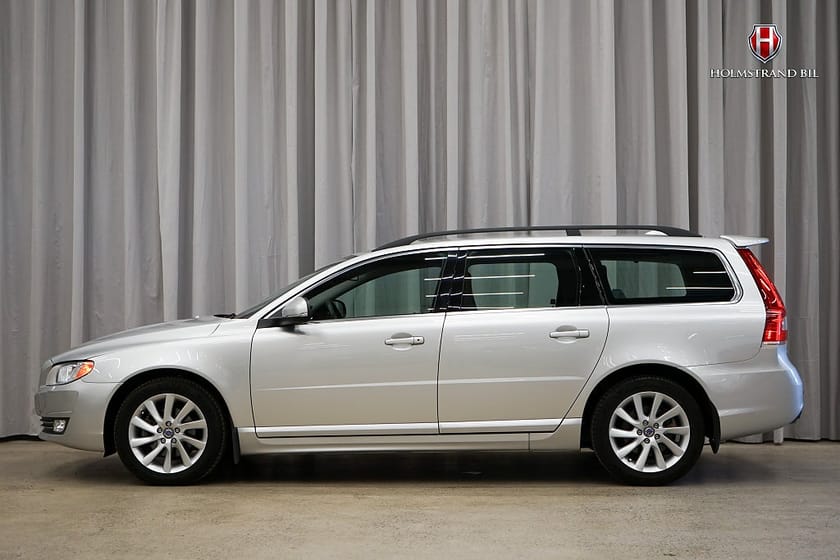 Bild 1 av Volvo V70 D4 Momentum Unik 1 ägare Se skick Ny K-rem Drag Värme