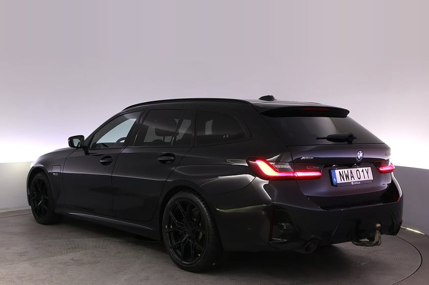 Bild 4 av BMW 330e xDrive Touring M-Sport Pano HK Drag AdapFarth Kam