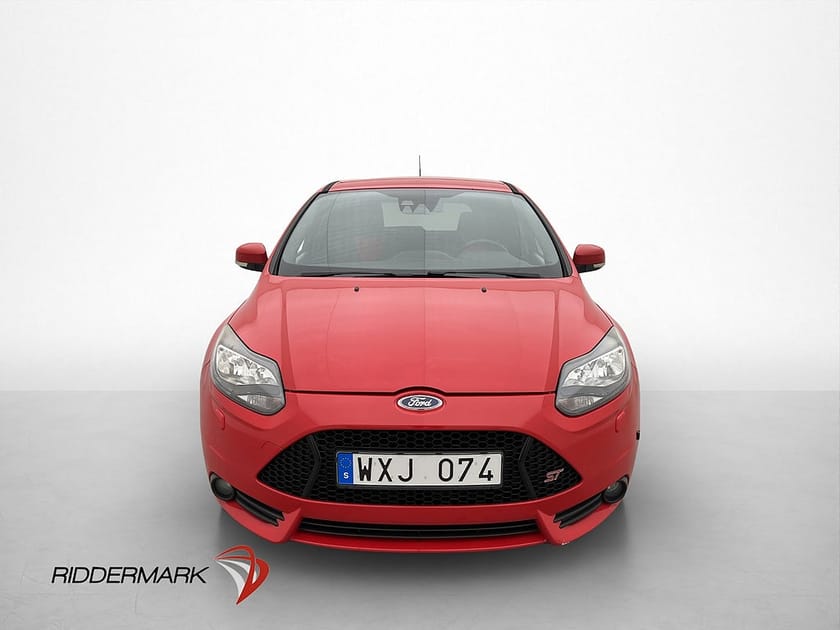 Bild 2 av Ford Focus ST 250hk Recaro Motorvärmare Halvskinn