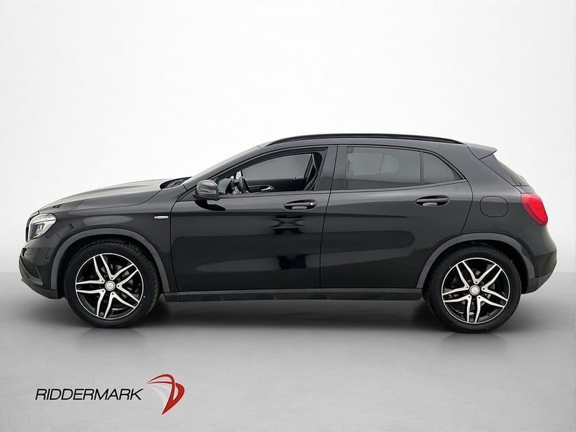 Bild 4 av Mercedes-Benz GLA 200 Night Pano Kamera CarPlay Halvskinn
