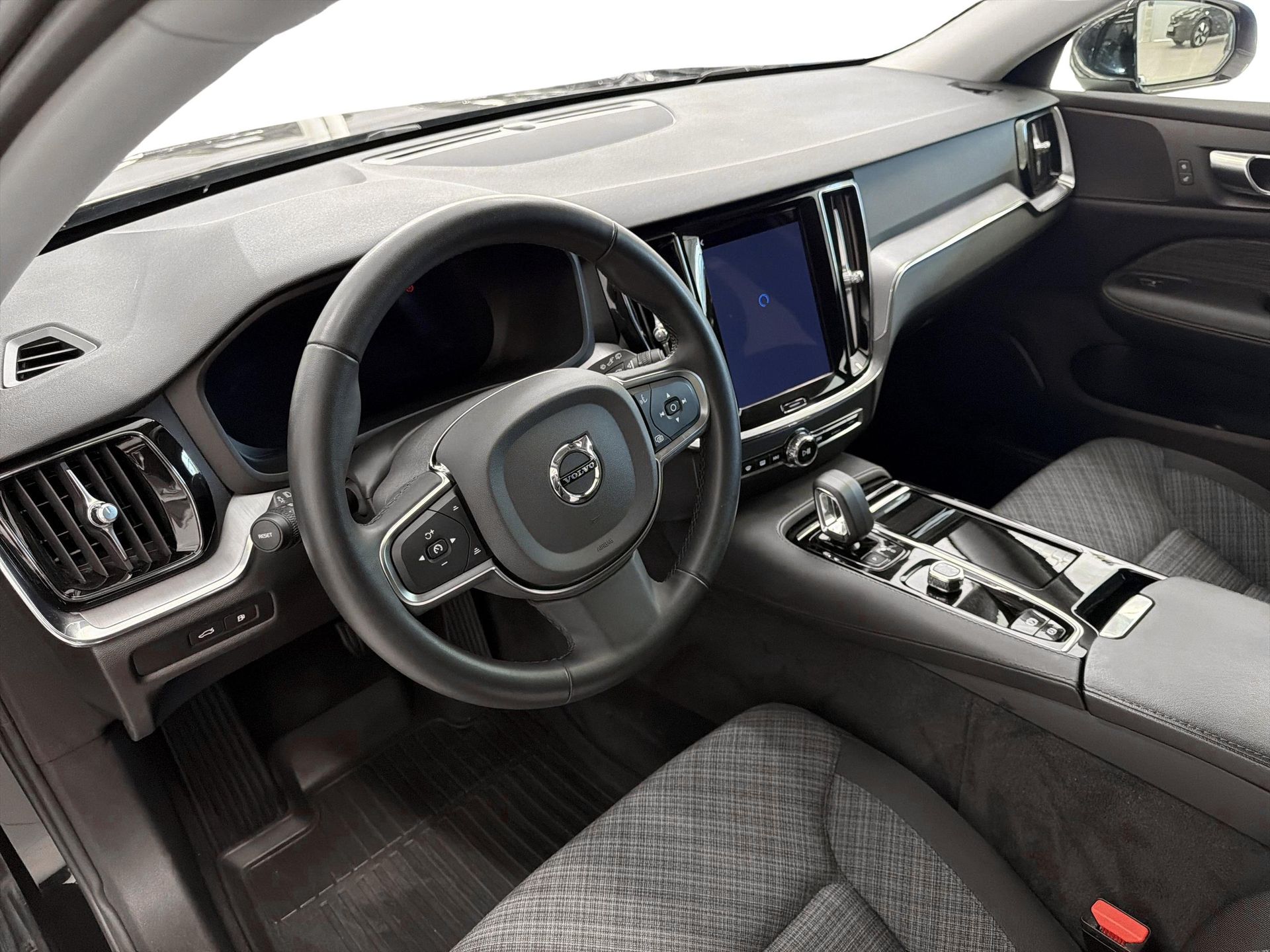 Volvo V60 Recharge T6 II Core Edition 2024, bild 6/10
