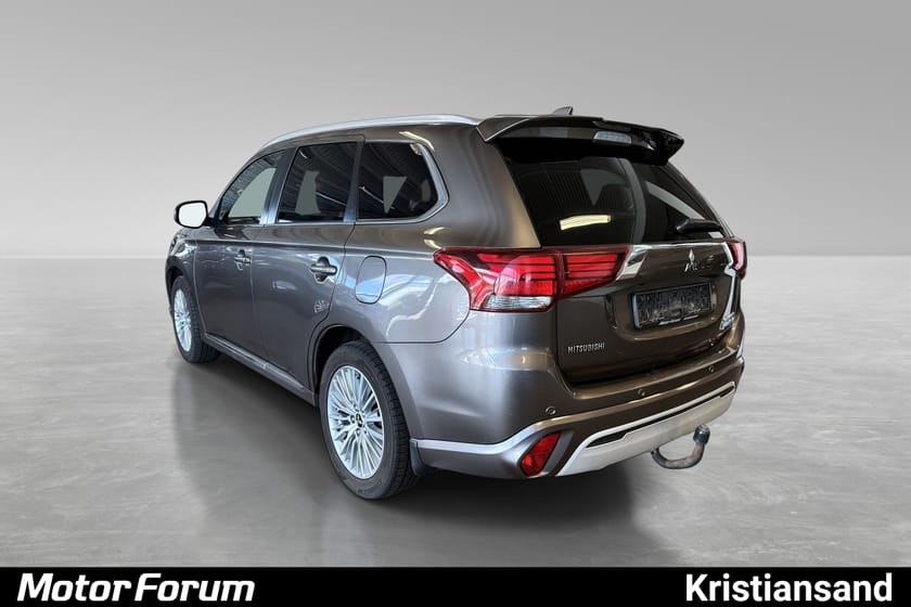 Bilde 3 av Mitsubishi Outlander PHEV Instyle+ 2.4 AWD/ Skinn/ Acc/ H.feste/ 360/ Dab/ +++