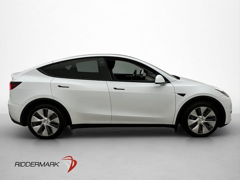 Bild 5 av Tesla Model Y Standard Range RWD Kamera Rattvärme Svensksåld