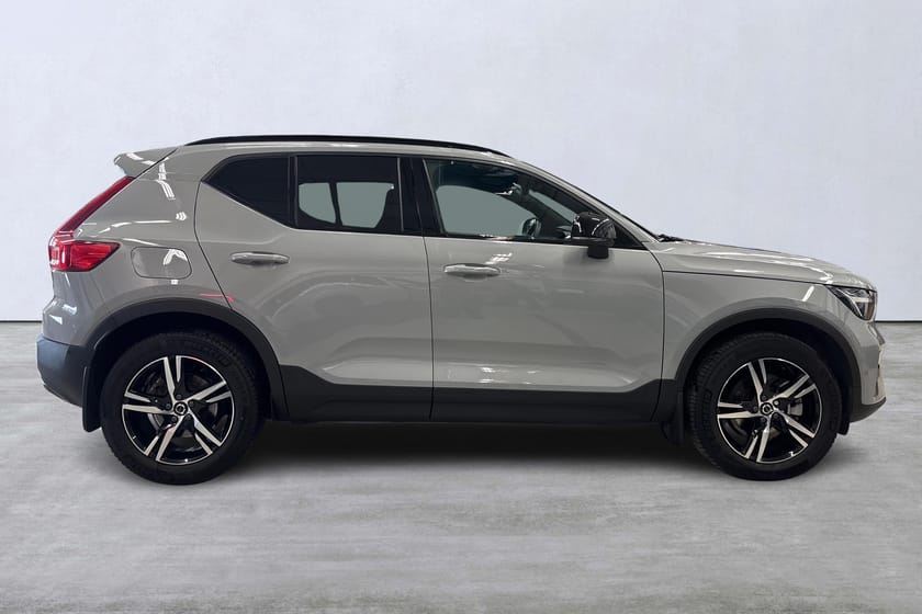 Bild 3 av Volvo XC40 B3 FWD Bensin Plus Dark