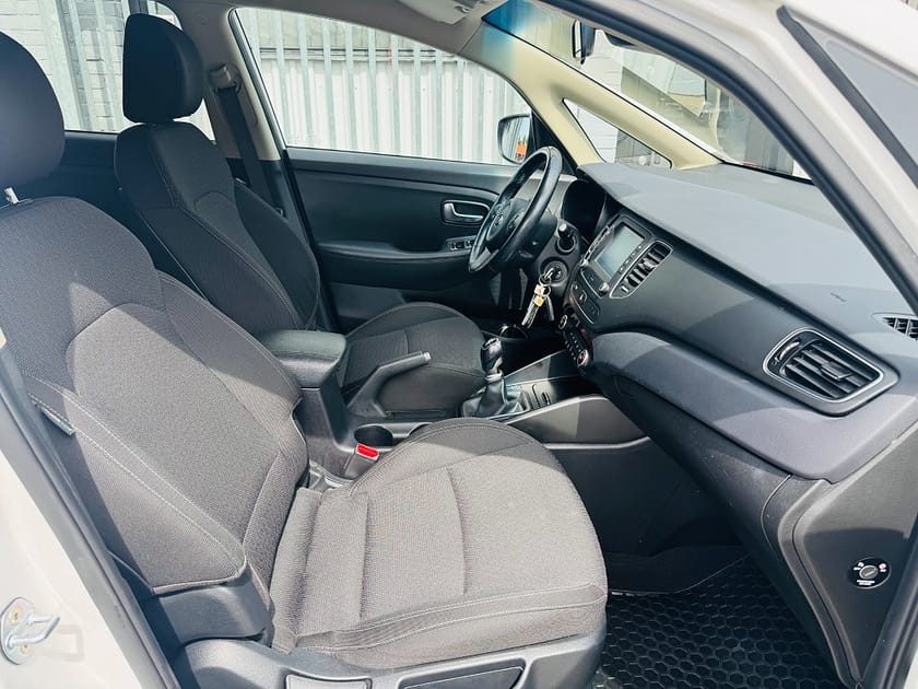 Bild 5 av Kia Carens 1.7 VGT GLS / 7-SITSIG / 6600Mil