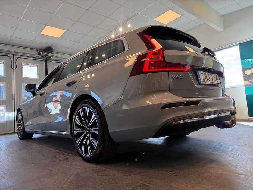 Bild 3 av Volvo V60 Recharge T6 AWD Core Edition Drag Gps Skinn Blis 398hk