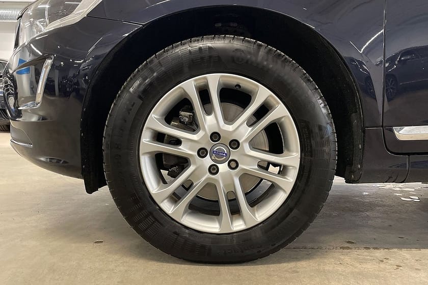 Bild 5 av Volvo XC60 D4 AWD Summum BE 1-ägare / Keyless / Värmare /Ny kamrem