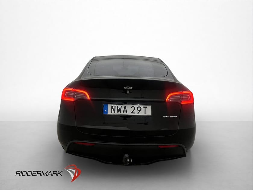 Bild 4 av Tesla Model Y Long Range AWD Pano Drag Kamera Moms Skinn AP