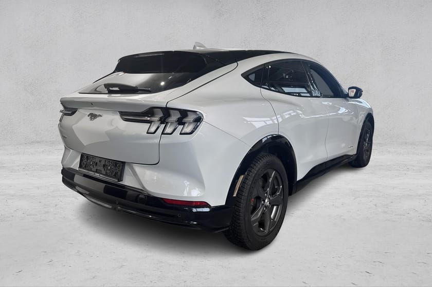 Bilde 5 av Ford Mustang Mach-E Standard Range AWD range, piggdekk