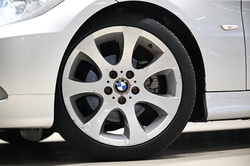 Bild 2 av BMW 325i Touring 218HK Farthållare|Kamkedja