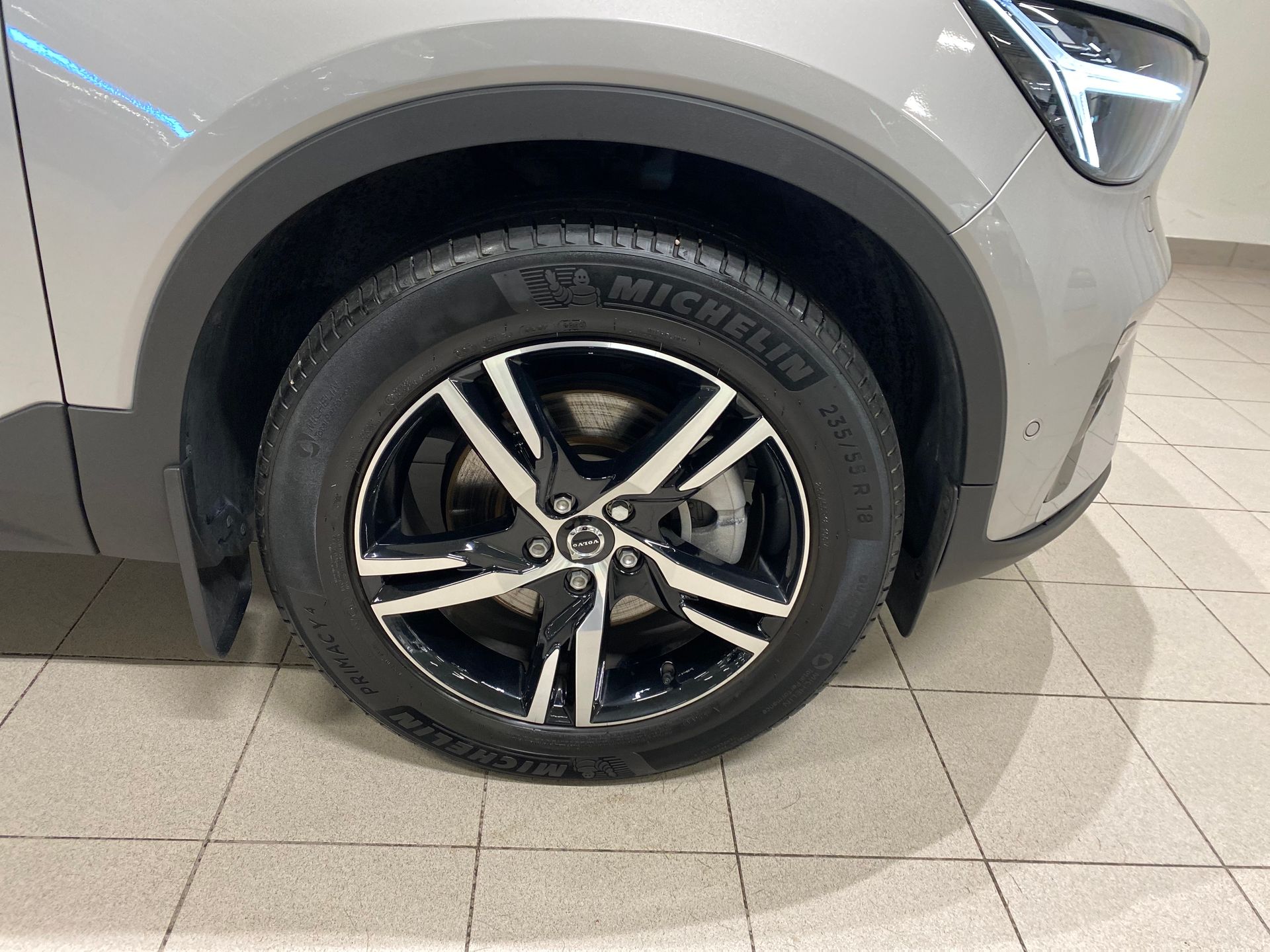 Volvo XC40 B3 FWD Bensin Plus Dark 2025, bild 3/10