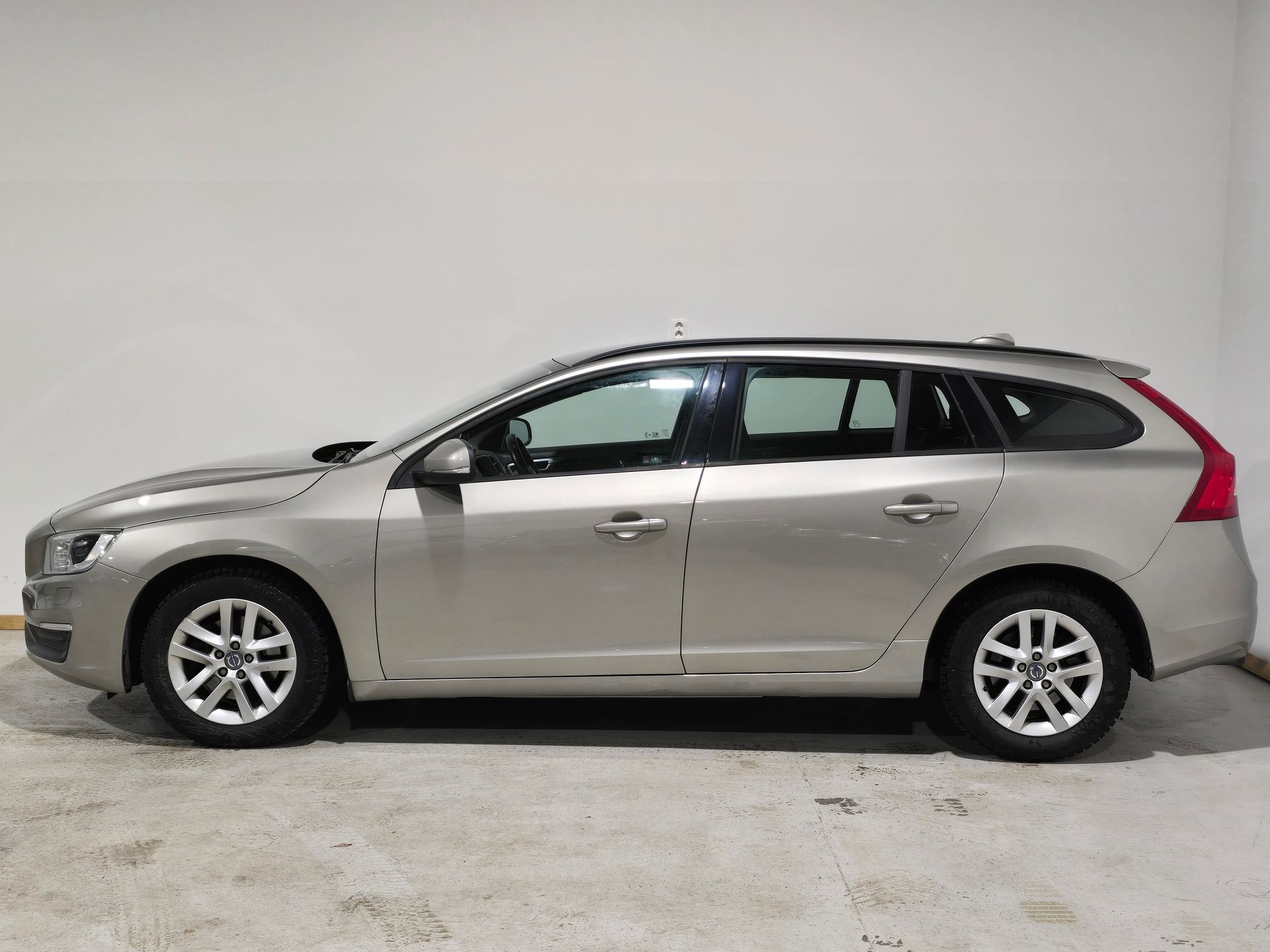 Volvo V60 D2 2015, kuva 3/10