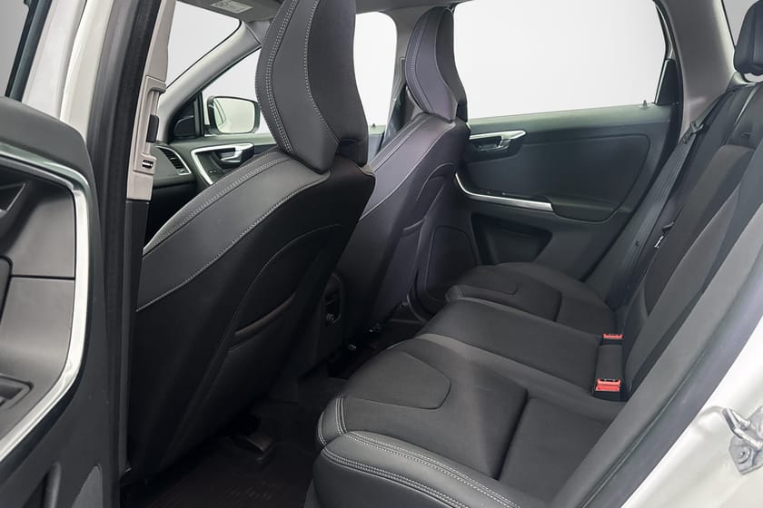 Bild 5 av Volvo XC60 D4 AWD Momentum DRAG/PANO/NYSERVAD/KAMREM BYTT