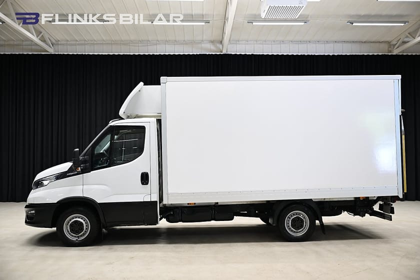 Bild 2 av Iveco Daily 35-140 Chassi Cab 136HK Automat|Volymskåp|BGLyft|Sidodörr|Backkamera|Moms