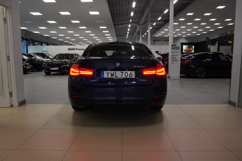 Bild 3 av BMW 330e Sedan Sportline Navi HiFi Delläder