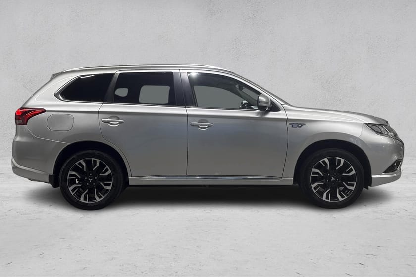Bilde 4 av Mitsubishi Outlander PHEV 2,4 Instyle+ 4x4 Aut | Krok | Skinn