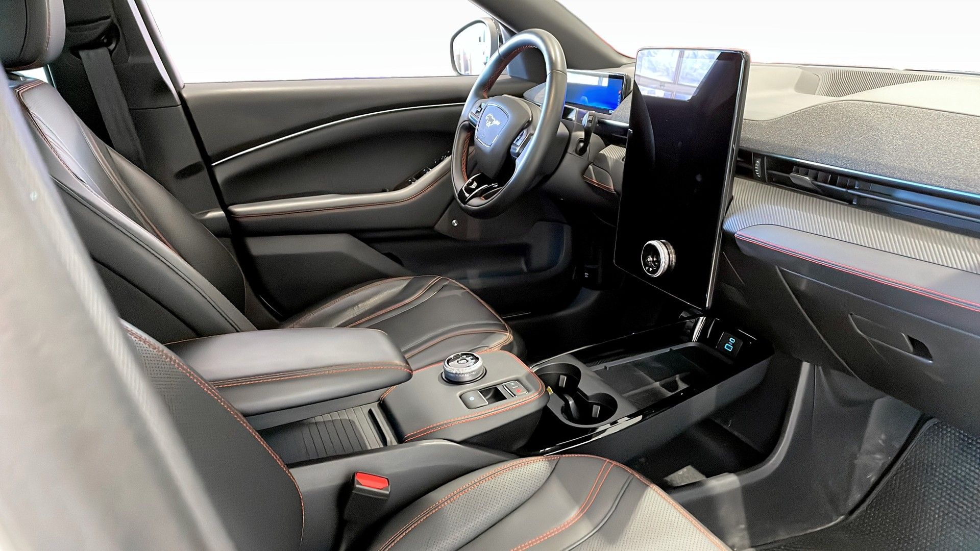 Ford Mustang Mach-E 2021, kuva 3/9