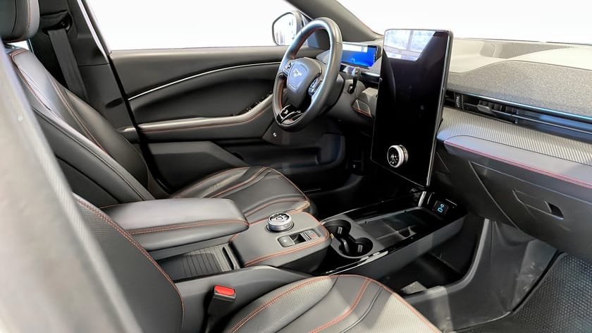 Bild 3 av Ford Mustang Mach-E Standard Range AWD 269hk Teknikpaket + | Pano | B&O