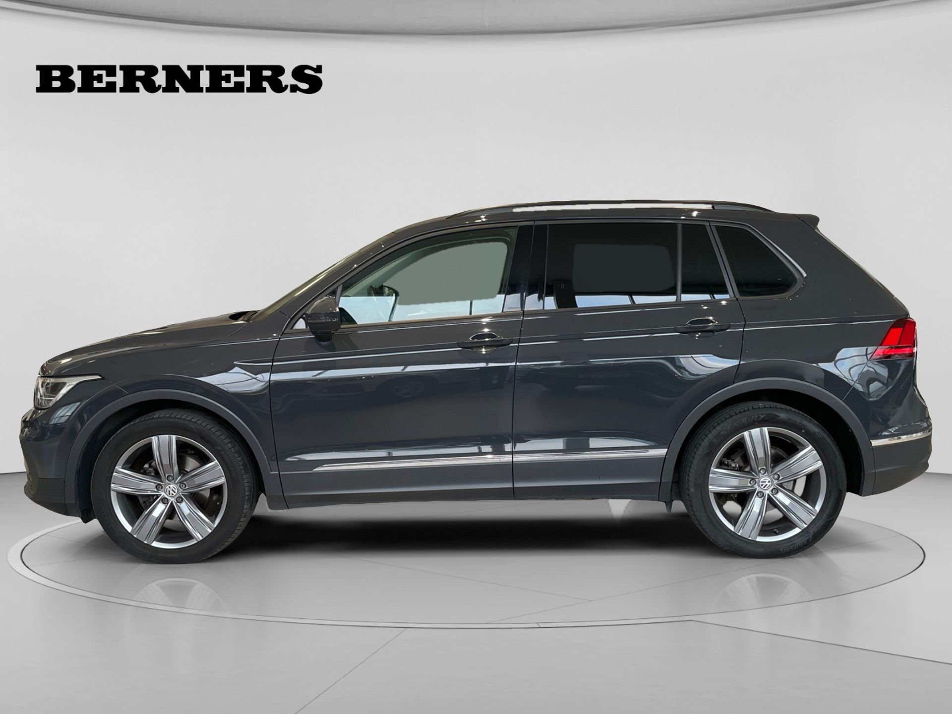 Volkswagen Tiguan 2021, kuva 2/10