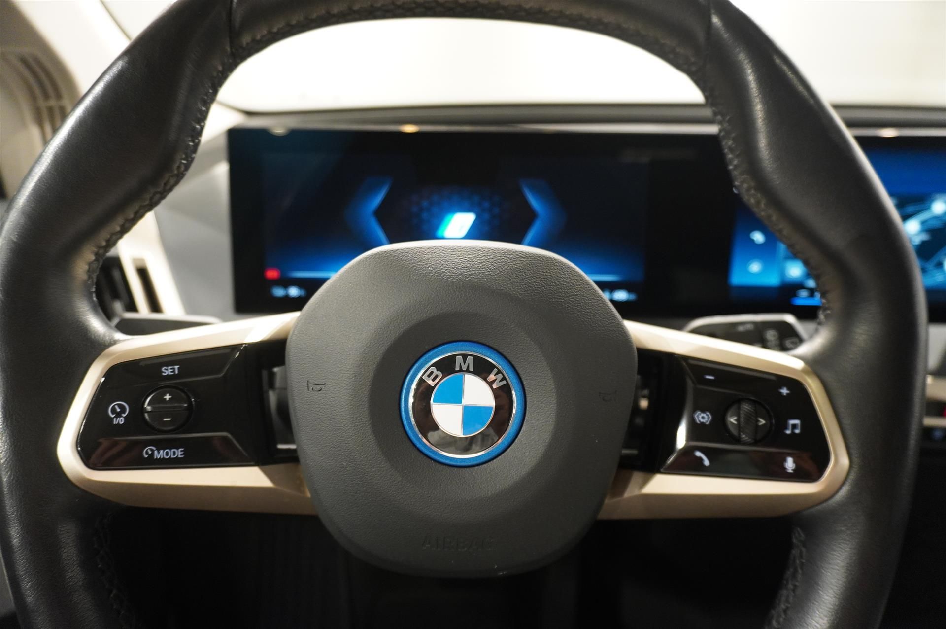BMW iX xDrive50, 524hp, 2023