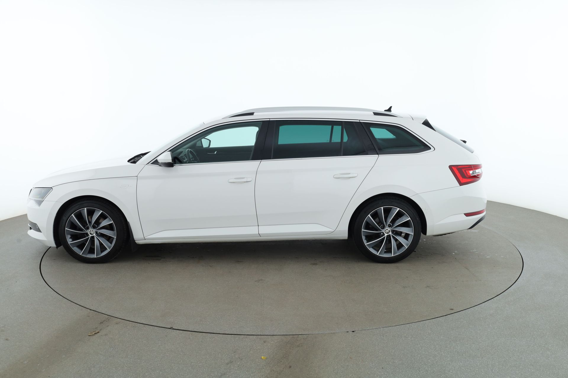 Skoda Superb 2.0 TDI 4x4 SCR 2019, kuva 2/10