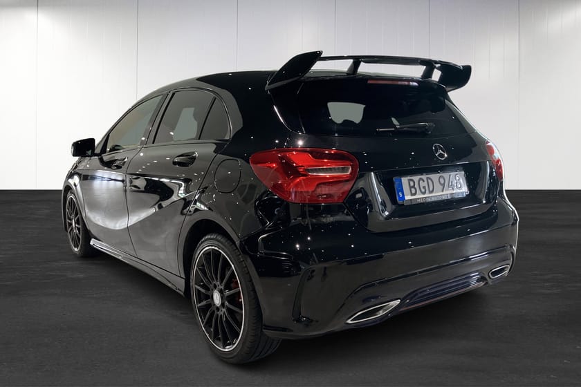 Bild 4 av Mercedes-Benz A 180 AMG-Night Navigation Manuell