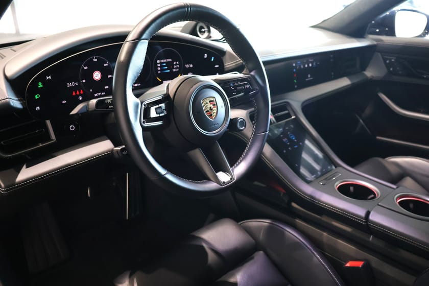 Bild 4 av Porsche Taycan Turbo S Cross Turismo 761HK / SE SPEC