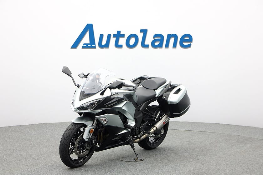 Bild 4 av Kawasaki Ninja Z1000SX Z1000SX* Scorpion, Sidoväskor, Endast 413 mil