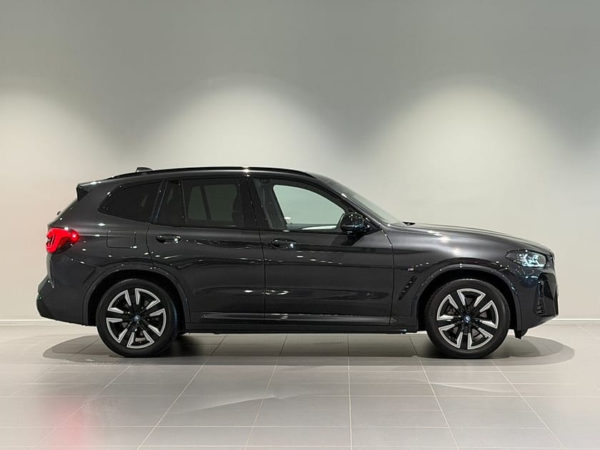 Bild 3 av BMW iX3 Charged M Sport Drag Adpt Farth Panorama Elstolar 19"