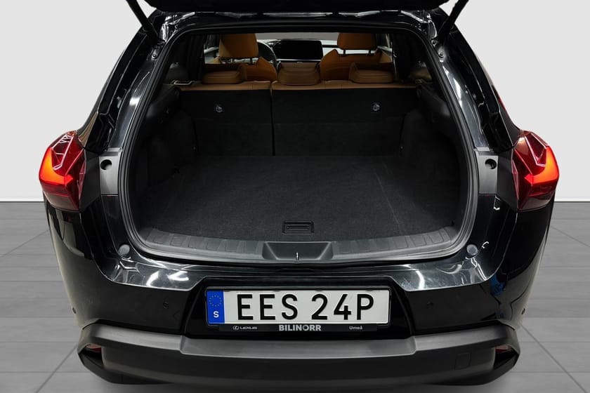 Bild 4 av Lexus UX 250h E-Four PREMIUM AWD TEKNIKPAKET V-HJUL