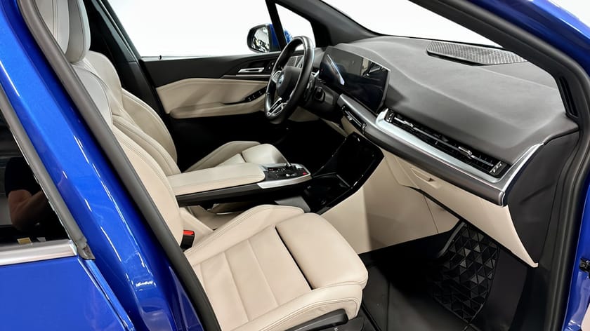 Bild 5 av BMW 230e xDrive Active Tourer M-Sport Panorama HK-ljud DAP