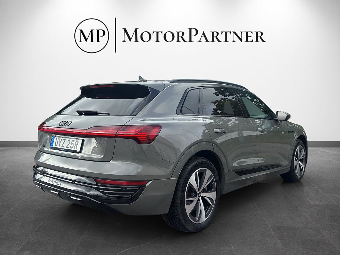 Audi Q8 55 e-tron quattro, bild 8 av 27