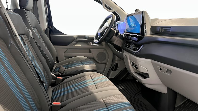 Bild 3 av Ford Transit Custom 82.5 kWh AWD Sport 218HK / 308KM räckvidd/ Lagerbil