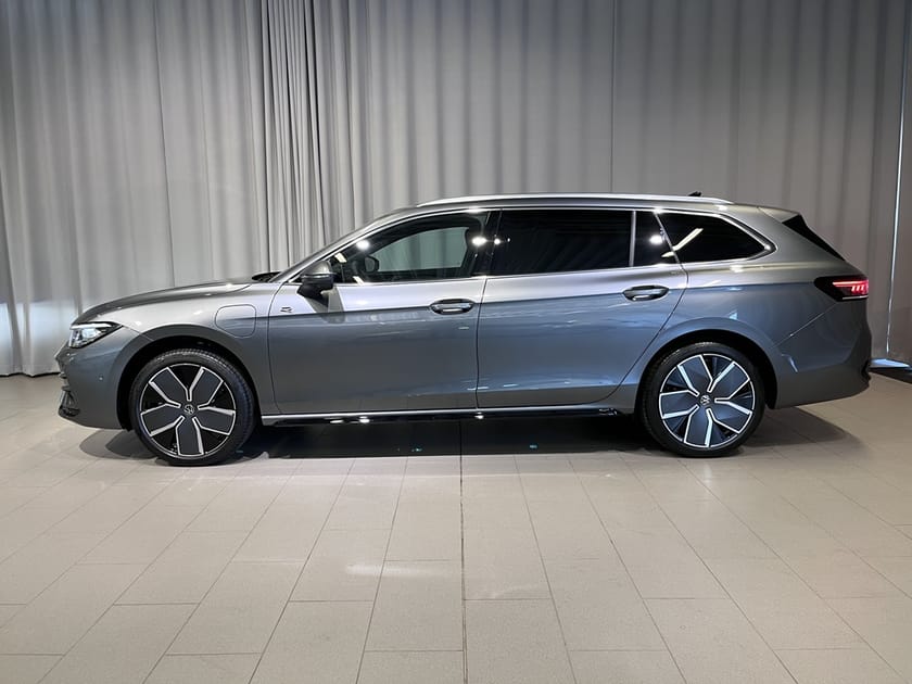 Bild 3 av Volkswagen Passat Variant eHybrid 272 DSG6 R-LINE