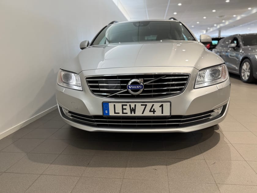 Bild 2 av Volvo V70 D4 Classic Momentum / Automatisk baklucka / 10 000kr tillbehör / sensorer /