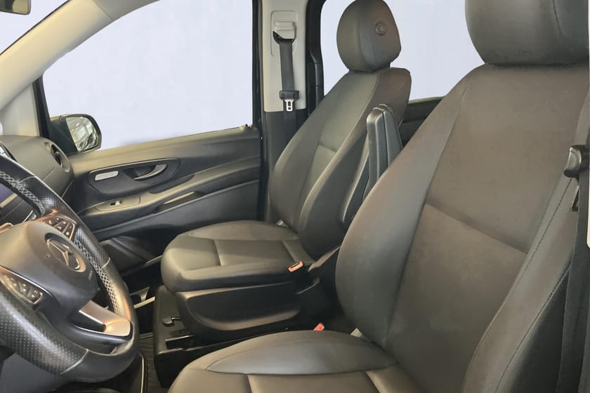 Bild 5 av Mercedes-Benz Vito Mixto 119 BlueTEC 4MATIC 3.0t Moms/S&v-däck/Dragkrok/Värmare/Backkamera