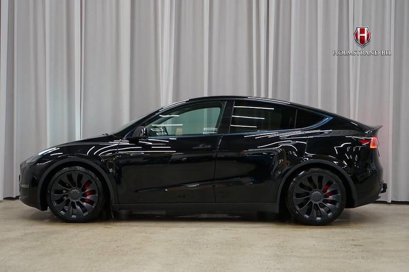 Bild 1 av Tesla Model Y Performance 534hk Drag Pano Värmepump Rattvärme Turbin