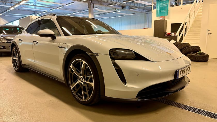 Bild 2 av Porsche Taycan 4 Cross Turismo / Bakaxelstyrning / Nightvision