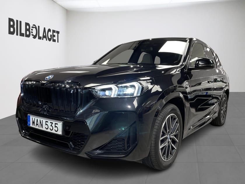 Bild 1 av BMW iX1 xDrive30 – M Sport Edition H&K/HUD/EL-STOLAR/DRAG/SKINN