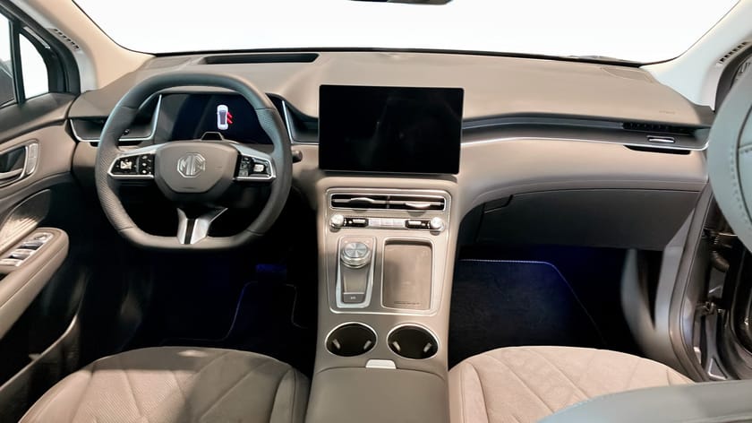 Bild 4 av MG S6 EV Dual Motor LUXURY 77 KWH AWD - LADDKORT 15 000KR