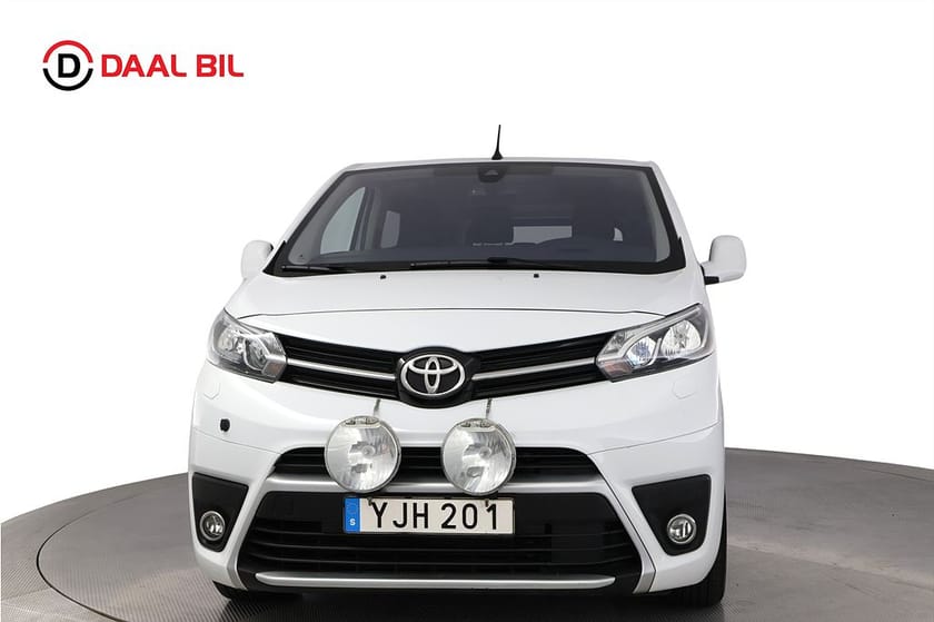 Bild 2 av Toyota Proace Verso 2.0 D-4D 150HK 9-SITS M-VÄRM HUD KEYLESS ACC 3-ZON