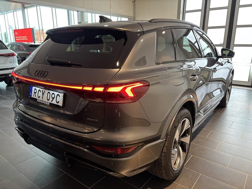 Bild 5 av Audi Q6 e-tron quattro S-LINE SUV  LUFTFJ. 429 HK