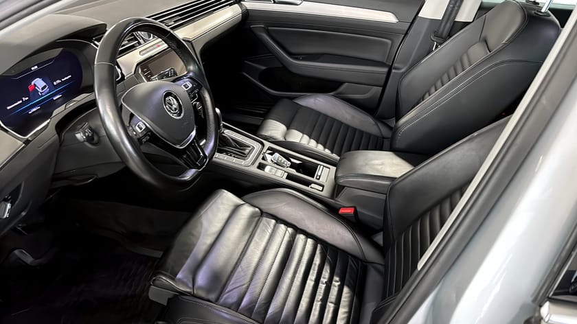 Bild 5 av Volkswagen Passat Sportscombi GT 2.0 TDI R-line Executive Värmare Dragkrok Skinn