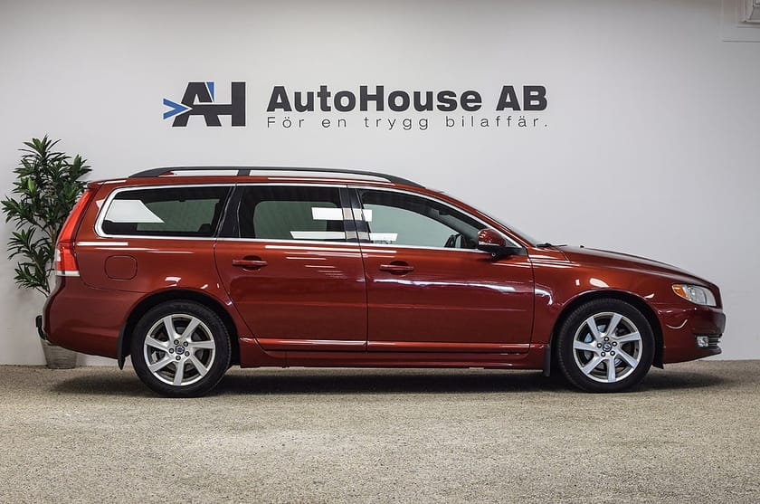 Bild 3 av Volvo V70 D4 181HK Momentum Drag Radarfart Värmare Kamrem bytt