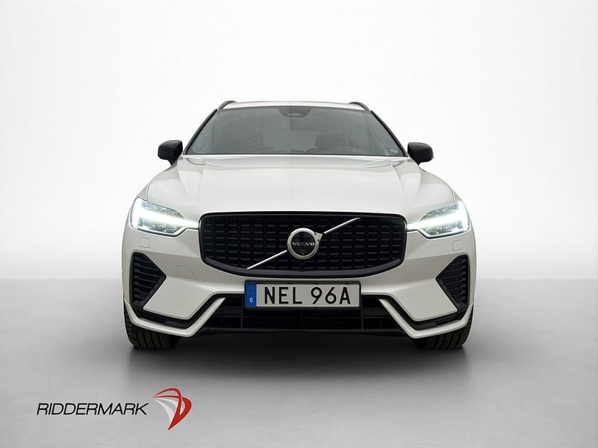 Bild 2 av Volvo XC60 T6 AWD Ultimate Dark MOMS Pano B&W 360° Drag Värm