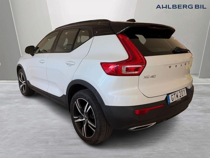 Bild 3 av Volvo XC40 D4 AWD R-Design, Teknikpaket PRO, Panoramaglastak, Parkeringskamera Bak, Förarstol Elmanövrerad, Navigation